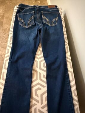 WOMENS LIKE NEW HOLLISTER JEANS
